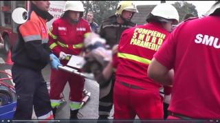 Accident înfiorător în Suceava. Un şofer a rămas cu picioarele prinse sub bord, după ce a pierdut controlul TIR-ului pe care îl conducea