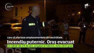 Incendiu PUTERNIC la o fabrică de vopseluri de la periferia oraşului Orăştie! Sute de localnici au fost evacuaţi în toiul nopţii, din cauza fumului toxic