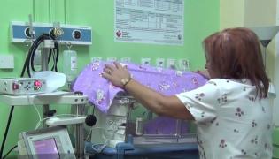 Un nou-născut a fost salvat de la moarte sigură de o asistentă aflată în timpul liber