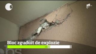 Explozie puternică într-un bloc din Iaşi! Suflul deflagraţiei a spart geamurile şi a avariat mai bine de 20 de uşi metalice