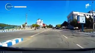 Imagini revoltătoare la Rovinari: Un echipaj de poliţie a fost filmat în timp ce încălca toate regulile de circulaţie