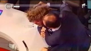 Ca în ringul de box! Imaginile şocante ale bătăii din studioul TV dintre Mirel Palada şi Mihai Goţiu