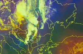 Nu scăpăm de pericole! Sunt aşteptate fenomene meteo extreme şi la noapte (VIDEO)