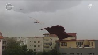 Infern în vestul ţării! Şase oameni ucişi de furtuni violente. Doi copii, dintre zecile de răniţi, se află în stare gravă