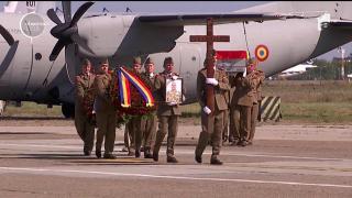 Trupul militarului român ucis într-un atac sinucigaş în Afganistan a fost adus în ţară. Mădălin Stoica va fi înmormântat în satul natal