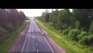 Mark Beaumont a doborât recordul mondial pentru cea mai rapidă traversare a planetei pe bicicletă!