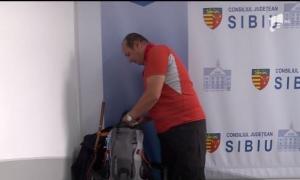 Primarul unui oraş din judeţul Sibiu a recurs la o formă inedită de protest! Edilul a plecat pe jos, spre Bucureşti!