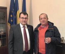 Un primar a plecat să străbată pe jos jumătate de ţară, în semn de protest, pentru dreptul la... apă!