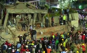 Salvatorii mexicani nu renunță la speranță. Sub dărâmăturile școlii prăbușite au fost localizați mai mulți copii, în viaţă