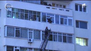 Misiune extrem de dificilă a autorităţilor buzoiene! Pe o vreme torenţială, zeci de pompieri au încercat să salveze o femeie care ameninţa că se sinucide