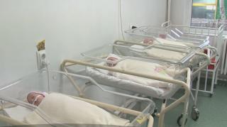 O mamă din Iaşi a crezut că va naște gemeni, dar a adus pe lume CVADRUPLEȚI