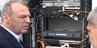 Într-o comună din Vaslui a fost adusă tehnologie de vârf în comunicaţii la o şcoală unde e un singur calculator