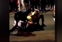 Încă un SCANDAL în care poliţiştii au fost agresaţi în trafic. La Hunedoara, un şofer băut a sărit la bătaie