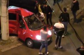 Accident TERIBIL la Constanţa, unde o şoferiţă a forţat semaforul şi i-a băgat în spital pe iubitul şi sora ei. Ea a scăpat nevătămată