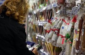 Aproape jumătate dintre semipreparatele din carne de pe piaţa românească nu sunt ceea ce scrie pe etichetă!