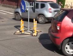 Cel mai mic sens giratoriu, în Cluj-Napoca! Oamenii se plâng că mai mult încurcă traficul decât să îl fluidizeze