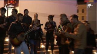 Surprinză pentru membrii Holograf, aseară, în faţa Teatrului Naţional! Dan Bittman și gașca lui s-au trezit în mijlocul unui flash-mob