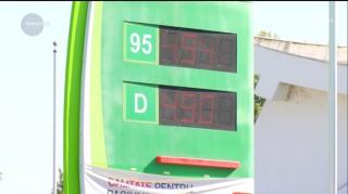 Scumpirile în lanţ  îi afectează doar pe românii de rând. Demnitarii habar nu au cât costă un plin de benzină