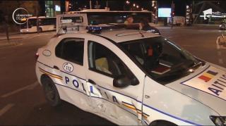 Maşină de poliţie lovită de un şofer neatent!