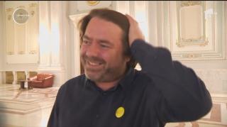 Politicieni cu părul în vânt: fac legea în Parlament, dar şi în faţa stilistului