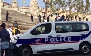 Doi tineri a fost reţinuti de poliţia franceză după ce li s-a găsit în maşină un adevărat arsenal