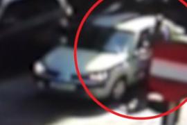 NEBUNIE la trecerea de pietoni. Bătaie între doi şoferi care se şicanaseră în trafic