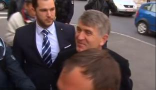 Se decide soarta lui Cristian Pomohaci. Susţinătorii fostului preot au venit la Mitropolia Ardealului din Sibiu