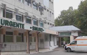 Bebeluș de 3 luni, bătut crunt de propriul tată. Bărbatul a încercat să scape de poliţişti