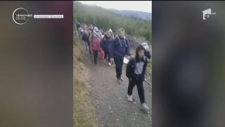 Excursie de coşmar pe munte! 31 de elevi, blocați pe vârful Giumalău