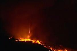 O tornadă de foc a pârjolit Portugalia! Peste o mie de pompieri se luptă să stingă flăcările