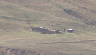 Un copil de doar 12 ani a fost RĂPIT şi vândut la o stână din Mureş, unde a fost ţinut sechestrat. Autorităţile cred că mama lui e vinovată