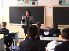 Şcolarii din Blaj sunt FERICIŢI! Au scăpat de manuale şi de caietele în care scriau temele