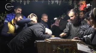 Scene dramatice la racla Sfintei Parascheva, unde mii de oameni s-au închinat în a doua zi de pelerinaj la Iaşi