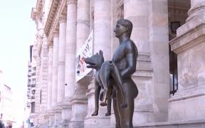 Statuia Imparatului Traian, în reparaţii după ce a fost vandalizată. Ies la iveală nereguli grave (VIDEO)