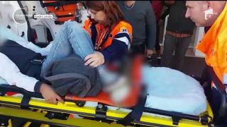 Un copil de 10 ani din judeţul Argeş a ajuns de urgenţă la spital după ce o bucată de beton i-a străpuns talpa piciorului, în curtea şcolii