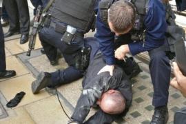 Mai mulţi muncitori, inclusiv români, au devenit eroii Londrei, după ce au doborât un hoţ, în plin jaf