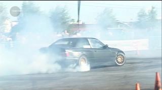 Zeci de piloţi profesionişti se întrec în drifturi, pe Transalpina, pentru titlul de campion naţional