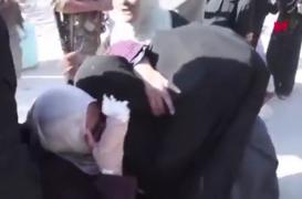 Imagini cumplite în Siria, unde teroriştii Statului Islamic au luat ostatici sute de civili, pe care îi folosesc drept scuturi umane