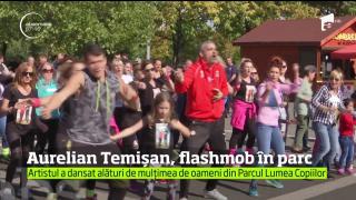 Flashmob în parc, cu Aurelian Temişan. Artistul şi-a luat fanii din Capitală la dans în aer liber!
