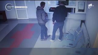 Imagini revoltătoare la o autogara din Dej. Indivizi căutaţi de poliţie, după ce au luat portofelul uitat pe o bancă de o femeie (VIDEO)
