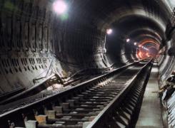 S-a aruncat în faţa metroului din cauza depresiei!