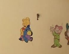 Mama din Gorj care şi-a bătut copila de 9 ani cu bătătorul de covoare riscă să rămână şi pe drumuri, după i-au fost luaţi copiii