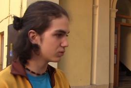 Scandalul elevilor cu plete daţi afară din şcoală la Cluj continuă. Părinţii sar în apărarea liceenilor