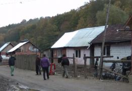 Scandal la o primărie din Caraş-Severin. Peste 300 de oameni, majoritatea COPII, vor ajunge în stradă