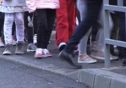 La un pas de TRAGEDIE. 17 elevi din Brăila au ajuns la spital după ce au băut apă de la cişmeaua din curtea şcolii