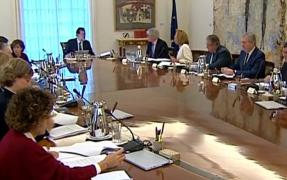 Guvernul de la Madrid a început suspendarea autonomiei Cataloniei