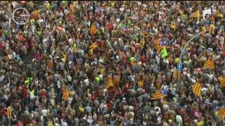 Protest uriaş la Barcelona. 450.000 de oameni în stradă, după decizia de a destitui conducerea autonomă a Cataloniei