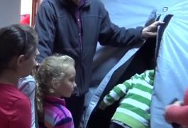 Primul planetariu mobil din România, bucuria copiilor din Bistriţa