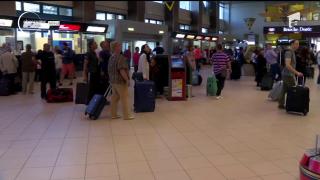 Probleme majore la Craiova, acolo unde pasagerii zborurilor de Bologna şi de Roma sunt blocaţi din cauza ploii!