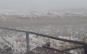 Zăpadă și VISCOL la munte! Doi gălăţeni s-au aventurat pe munte şi au dat bătăi de cap salvamontiştilor